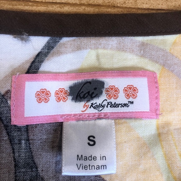 Small Koi mock wrap scrub yellow brown - Picture 3 of 6